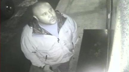 Image de Christopher Dorner, l'ancien policier am&eacute;ricain en cavale, extraite d'une vid&eacute;osurveillance, le 28 janvier 2013. (REUTERS)