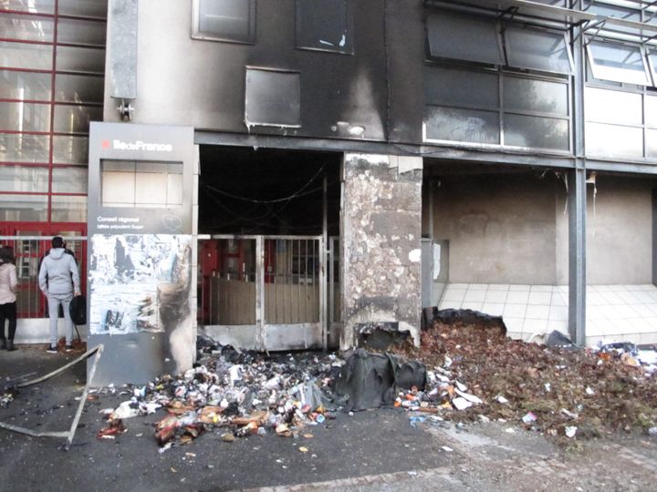 Dégradations au lycée Suger, le 10 novembre 2014. (MAXPPP)