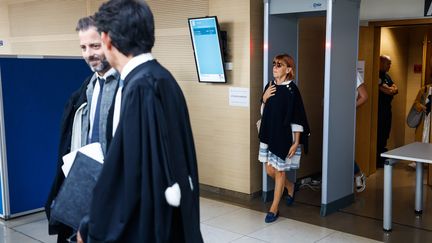 Gisèle Pelicot à la sortie de la salle d'audience au tribunal judiciaire d'Avignon (Vaucluse), le 20 septembre 2024. (CHRISTOPHE AGOSTINIS / MAXPPP)