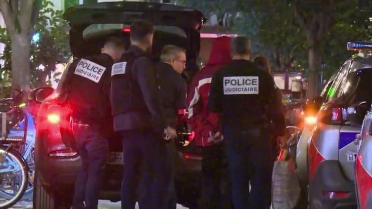 Fusillade à Paris : comment le tireur a-t-il pu se procurer une arme ?