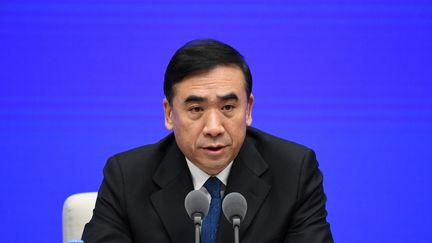 Li Bin,&nbsp;le vice-ministre chinois de la Santé, lors d'une conférence de presse à Pékin, la capitale chinoise, le 22 janvier 2020. (NOEL CELIS / AFP)