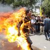 Janphel Yeshi, un Tib&eacute;tain exil&eacute; de 27 ans, s'est immol&eacute; par le feu le 26 mars 2012 &agrave; New Delhi&nbsp;(Inde), pour protester contre la venue du pr&eacute;sident chinois Hu Jintao. (HIMANSHU SHARMA / AFP)