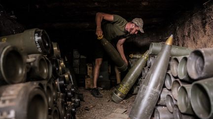 A Ukrainian soldier prepares shells for firing near Chasiv Yar, Donetsk region, on July 20, 2024. Illustrative photo. (DOCUMENT PRESS SERVICE OF THE 24TH MECHAN / via AFP)