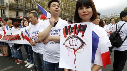 Des manifestants protestent à Paris contre les violences dont la communauté chinoise est la cible, dimanche 4 septembre 2016.&nbsp; (FRANCOIS GUILLOT / AFP)