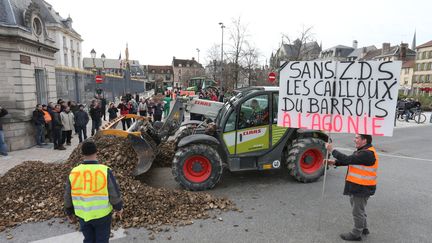 Des agriculteurs manifestent&nbsp;pour protester contre le remodelage de la carte des zones défavorisées, le 14 février 2018, à Troyes (Aube). (MAXPPP)