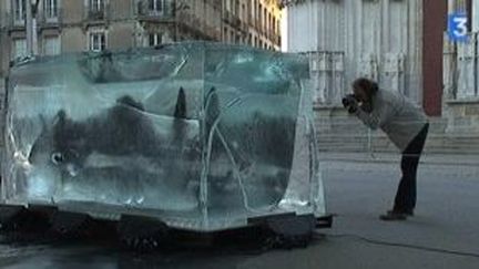 Royal de Luxe: le chien Xolo en un bloc de glace
 (Culturebox)