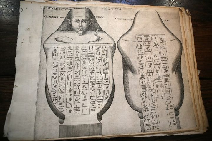 Planches du "Thesaurum Hyeroglyphicorum" (1610), premier livre d'égyptologie
 (PASCAL POCHARD-CASABIANCA / AFP)