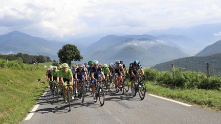 Le peloton du Tour de France (KENZO TRIBOUILLARD / AFP)