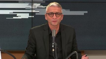 Jean-François Achilli présente les informés de franceinfo. (FRANCEINFO / RADIOFRANCE)