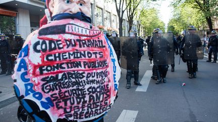 Dans la manifestation interprofessionnelle, jeudi 19 avril à Paris.  (MAXPPP)