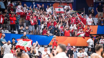 Les supporters libanais lors de la rencontre du premier tour de la Coupe du monde contre le Canada, à Jakarta (Indonésie), le 27 août 2023. (FIBA)