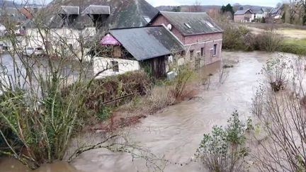 Alors que de nombreux villages ont été inondés en Normandie, l’heure est au bilan pour les habitants, mercredi 6 décembre au matin. (France 2)