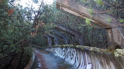 Piste de bobsleigh des JO de Sarajevo (Bosnie-Herz&eacute;govine) qui se sont d&eacute;roul&eacute;s en 1984, photographi&eacute;e en janvier 2014. (THOMAS BREY / DPA)