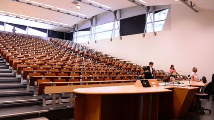 Le grand amphi de&nbsp;l’université Jean Moulin Lyon 3 pourrait accueillir des étudiants en TD tout en respectant le protocole sanitaire, plaide son président&nbsp;Éric Carpano (photo d'illustration). (MOUILLAUD RICHARD / MAXPPP)