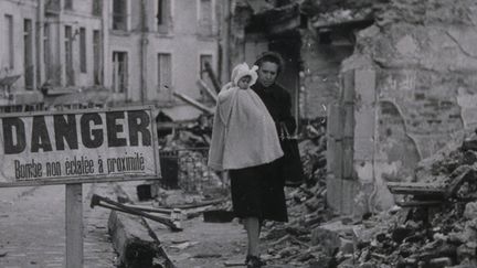 Une plongée dans lavie au quotidien pendant la guerre, à travers des documents collectés auprès de la population
 (Collection privée/ Château des Ducs de Bretagne)