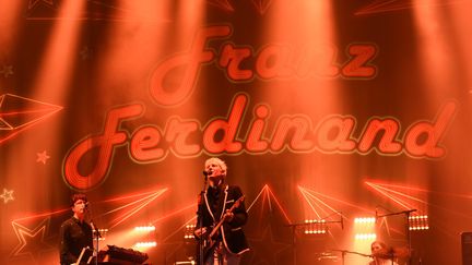 Les Ecossais de Franz Ferdinand assurent un show bien rodé, sur la Grande Scène de Rock en Seine, vendredi 25 août. C'est leur troisième passage au domaine de Saint-Cloud, après 2015 et 2013.
 (Bernard Barbereau / FTV)