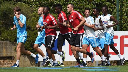 Steve Mandanda et ses coéquipiers de l'OM (ANNE-CHRISTINE POUJOULAT / AFP)