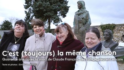 Des fans de Claude François au pied de la statue du chanteur, au cimetière de Dannemois (Essonne), le 1er février 2018.&nbsp; (SIMON GOURMELLET / FRANCEINFO)