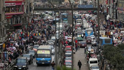 La foule dans les rues du Caire, en Egypte, le 11 février 2020. (MOHAMED EL-SHAHED / AFP)