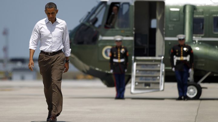 Le pr&eacute;sident am&eacute;ricain Barack Obama sur le point d'embarquer sur Air Force One le 2 juin 2012 &agrave; Chicago (Etats-Unis). (JASON REED / REUTERS)