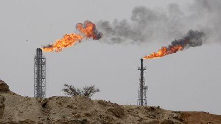 Un puits de pétrole sur Khark Island, en Iran, le 12 mars 2017. (ATTA KENARE / AFP)