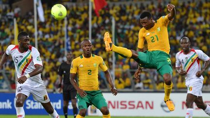 Mahamadou Ndiaye dans les airs (BEN STANSALL / AFP)