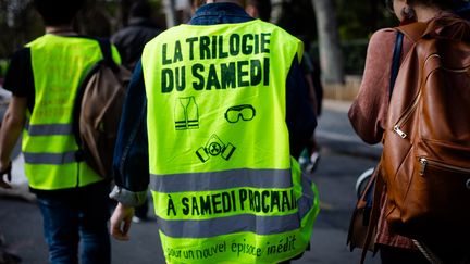 Des "gilets jaunes" dans les rues de Paris, le 6 avril 2019. (EDOUARD RICHARD / HANS LUCAS / AFP)