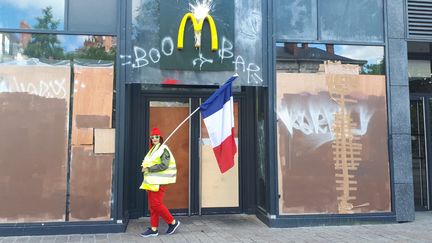 Le restaurant Mac Donald's du quartier Feydeau à Nantes, de nouveau pris pour cible en marge des "gilets jaunes", le 11 mai 2019. (PASCAL ROCHE / RADIO FRANCE)