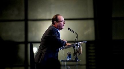 François Hollande en meeting à Saint-Denis de La Réunion, le 31 mars (AFP)