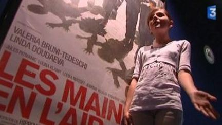 Linda Doudaeva, 12ans héroïne du film de Romain Goupil &quot;Les mains en l&#039;air&quot;
 (Culturebox)