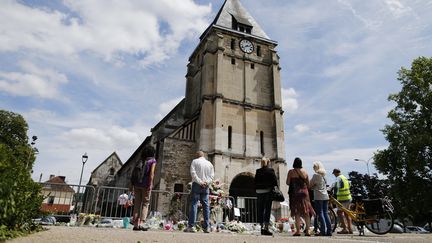 L'église de Saint-Etienne-du-Rouvray (Seine-Maritime) qui a été attaquée par deux terroristes. Ici, deux jours après l'attaque, le 28 juillet 2016. (CHARLY TRIBALLEAU / AFP)