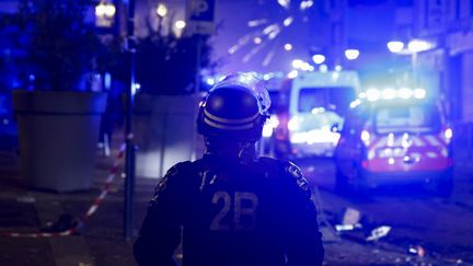 Lors d'affrontements entre jeunes et la police à Roubaix, le 30 juin 2023. (KENZO TRIBOUILLARD / AFP)