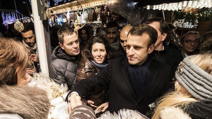 Emmanuel Macron visite le marché de Noël à Strasbourg&nbsp;le 14 décembre 2018. (POOL / AFP)