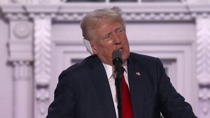 Donald Trump est monté sur scène pour un discours de près de deux heures, jeudi 18 juillet, lors de la convention républicaine qui se tenait à Milwaukee, aux États-Unis. (France 2)