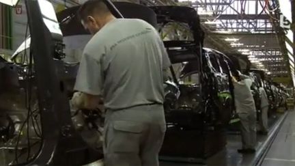 A l'usine PSA de Sochaux en 2010. Extrait du documentaire "Cadences en chaîne" de Laurence Jourdan.
 (&quot;Cadences en chaîne&quot; de Laurence Jourdan)