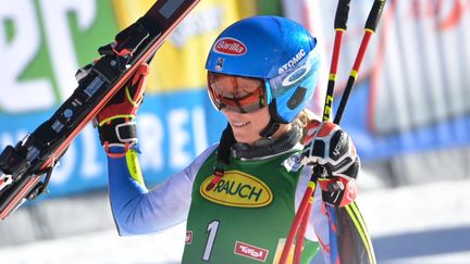 La skieuse américaine Mikaela Shiffrin à l'occasion du slalom géant d'ouverture de Sölden, samedi 23 octobre 2021. (JOE KLAMAR / AFP)