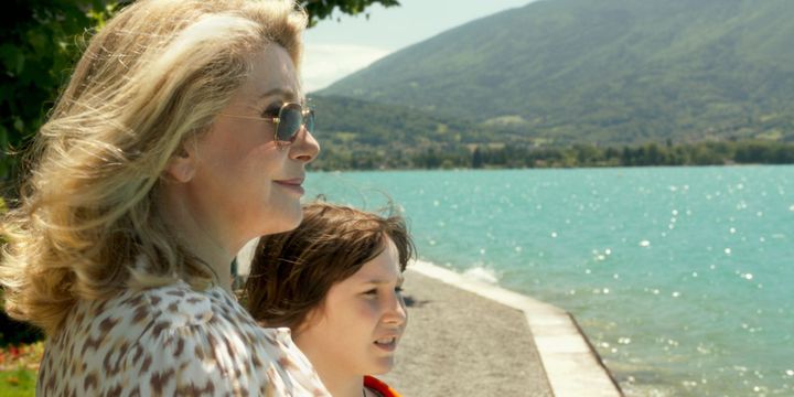 Catherine Deneuve est Bettie ici avec son petit-fils (Nemo Schiffman) dans "Elle s'en va" d'Emmanuelle Bercot
 (Wild Bunch Distribution)