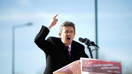 J-35 Le leader du Front de gauche, Jean-Luc M&eacute;lenchon en meeting &agrave; Grigny (Essone), le 1er avril 2012. (BERTRAND LANGLOIS / AFP)