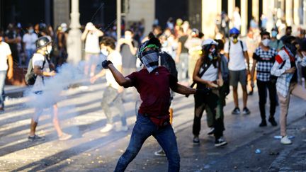 Manifestation contre le gouvernement à Beyrouth, le 9 août 2020. (THAIER AL-SUDANI / REUTERS)