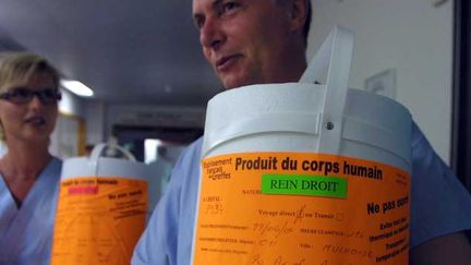  (En 2012, pour la première fois, le seuil des 5.000 greffes d'organes réalisées en France a été franchi, avec 5.023 transplantations.  Mais parallèlement, plus de 17.600 malades étaient en attente de greffe. Photo d'illustration © Maxppp)