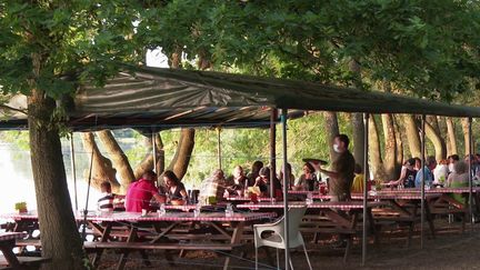 Maine-et-Loire : la guinguette "Chez Jojo" séduit chaque été de nombreux visiteurs