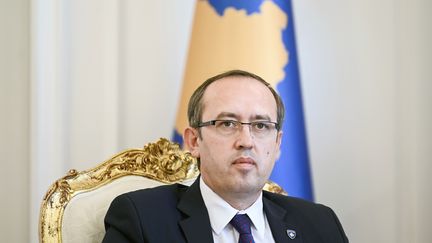 Le Premier ministre kosovare Avdullah Hoti lors d'une conférence de presse à Pristina, le 24 juillet 2020. (ARMEND NIMANI / AFP)