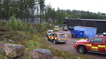 Les secours interviennent au parc d'Orsa, en Suède, après l'attaque d'un soigneur par un ours vendredi 4 août 2017. (MAXPPP)