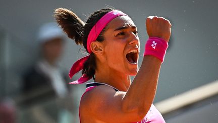 Caroline Garcia lors de son premier tour face à Xiyu Wang à Roland-Garros, le 29 mai 2023. (MATTHIEU MIRVILLE / AFP)