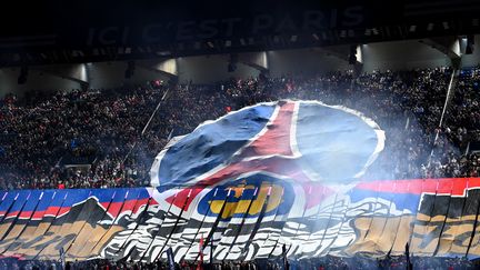 Des chants homophobes ont été entonnés par des supporters parisiens lors du match contre l'OM, le 24 septembre 2023 au parc des Princes. (BERTRAND GUAY / AFP)