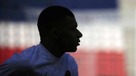 Kylian Mbappé au Parc des Princes, avant le coup d'envoi de la 33e journée de Ligue 1 contre Saint-Étienne, le 18 avril 2021. (MAXPPP)