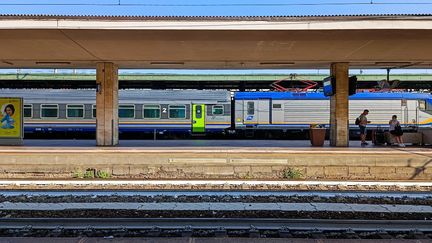 Un train en gare d'Ancône, en Italie, le 20 août 2023. (Photo d'illustration) (RICCARDO MILANI / HANS LUCAS / AFP)