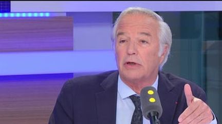 François Rebsamen, maire PS de Dijon, sur franceinfo le 10 mai 2017. (RADIO FRANCE / FRANCEINFO)