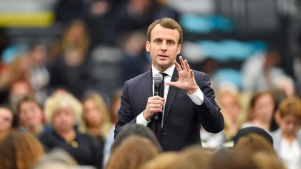 Emmanuel Macron lors d'un débat à Pessac (Gironde), le 28 février 2019. (NICOLAS TUCAT / AFP)