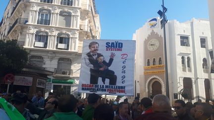 Manifestation contre le président Abdelaziz Bouteflika à Alger, place de la Grande Poste. Algérie le 29 mars 2019. (KAHINA NAZIR / RADIO FRANCE)